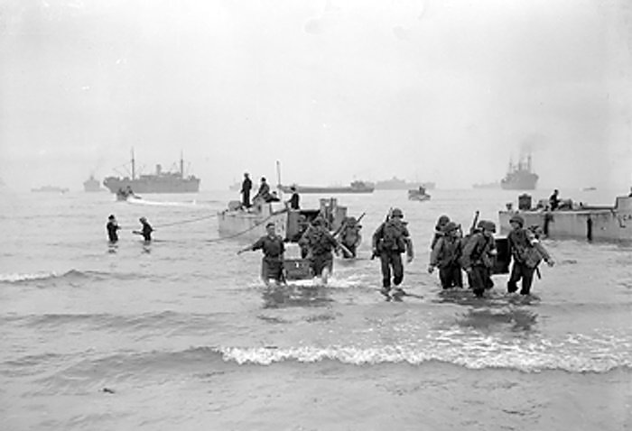 Bestand:Landing van troepen 1942.jpg.jpg