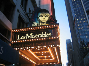 Bestand:New York Imperial Theatre Les Miserables 2003.jpg