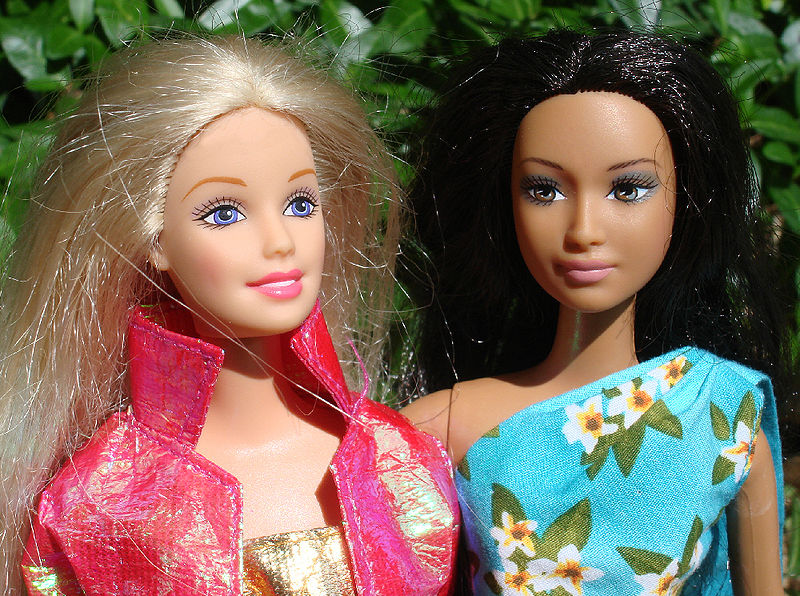 Bestand:800px-Two Barbie Dolls.jpg