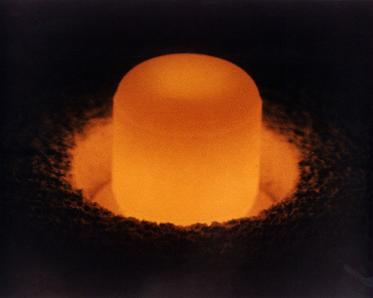 Bestand:750px-Plutonium pellet.jpg