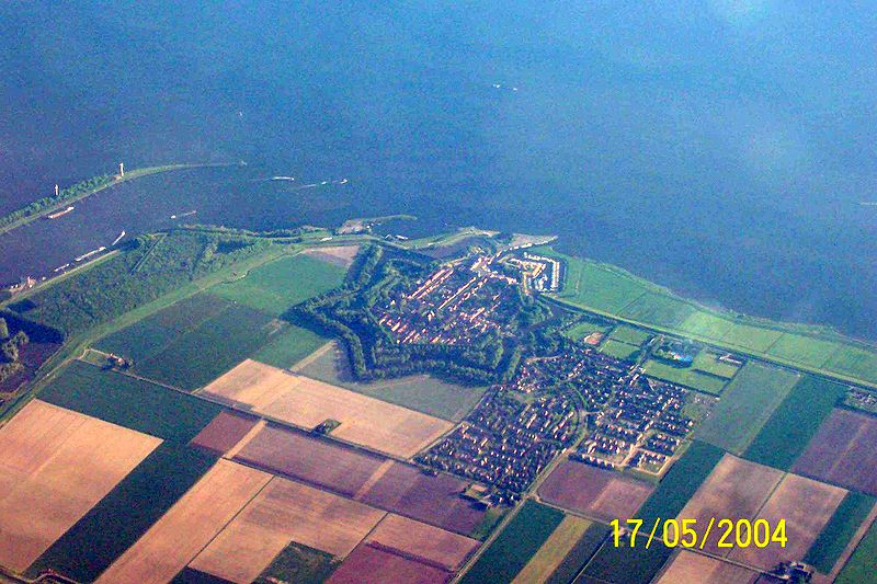 Bestand:800px-Willemstad 20040517.jpg