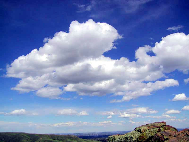 Bestand:Cumulus clouds in fair weather.jpg