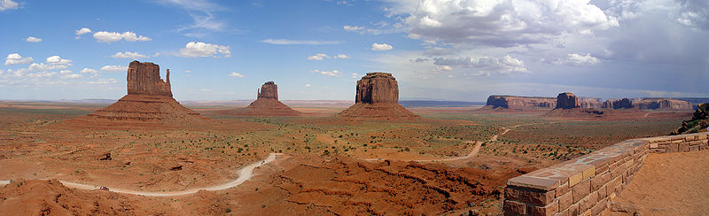 Bestand:800px-Monument valley panoramic.jpg