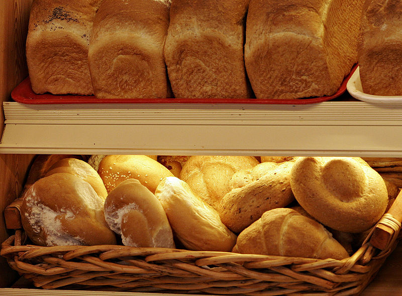 Bestand:800px-Breads and rolls.jpg