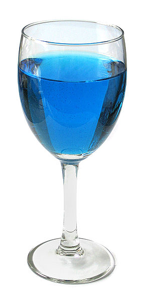 Bestand:289px-Glass with liquid.jpg