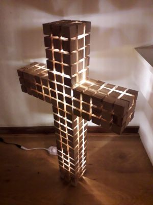 Kruis met blokjes en LED verlichting