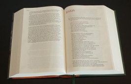 Nieuwe Bijbelvertaling, opengeslagen bij Jesaja 1