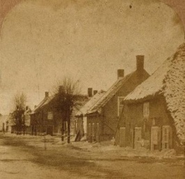 Overstroomde straat tijdens de Watersnoodramp van 1861 in Ammerzoden