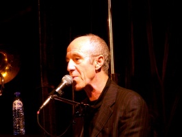 Raymond van het Groenewoud tijdens een concert in 2006.