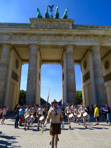 Bestand:Brandenburg Gate Arnhem Band.jpg