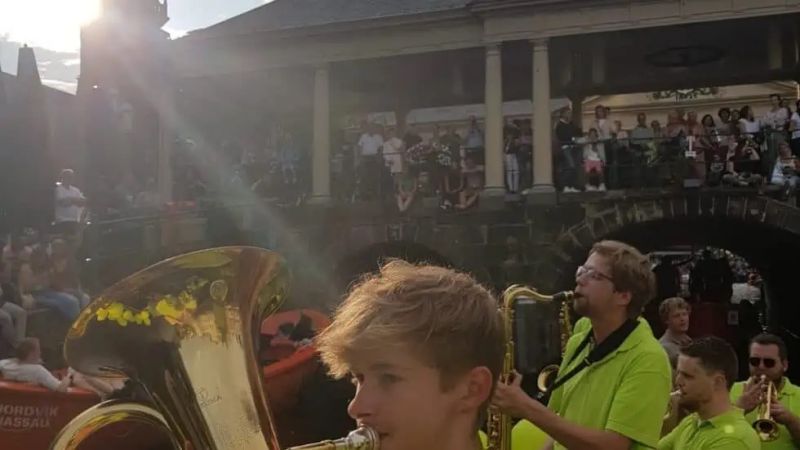 Bestand:Blaaskapel Redelijk Onverantwoord Peurbakkentocht Leiden.jpg