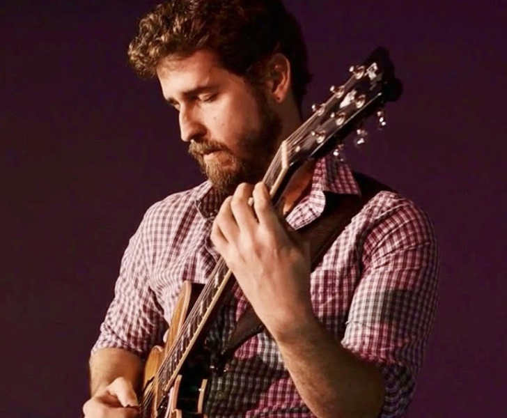 Bestand:Vicéns performing at the SFJAZZ Center.png