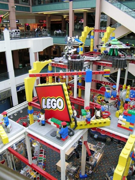 Bestand:LegoAtMOA.jpg