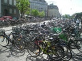 Nørreport Station is beroem en berucht voor de chaos die veroorzaakt wordt door de vele fietsen