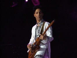 Prince op een muziekfestifal.