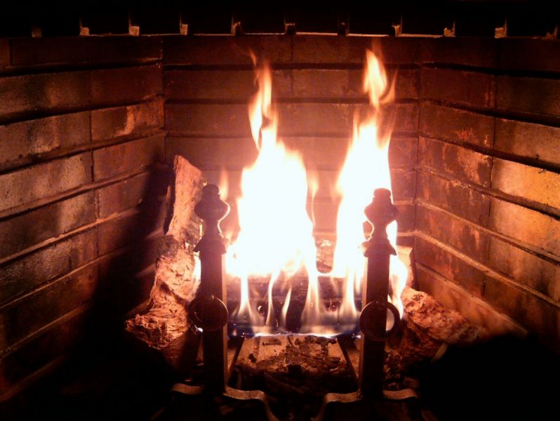 Bestand:Fireplace Burning.jpg