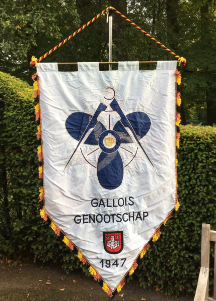Bestand:Vlag met logo van het KGG, genomen tijdens de 75jarige jubileum viering..png