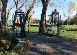 Schinkelhoek golfcourse, monumental gate